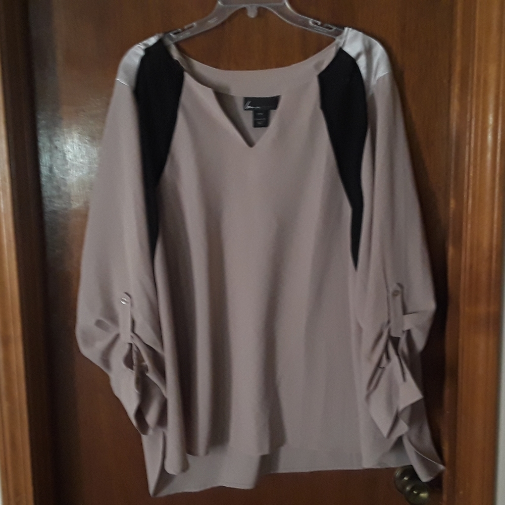 Tri-Color v-neck blouse